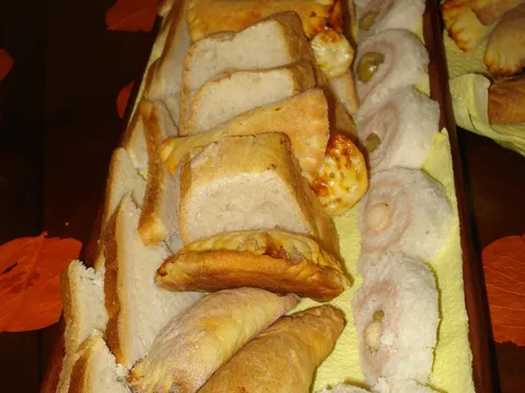 spremno ..kruh rolice i mini calzzone