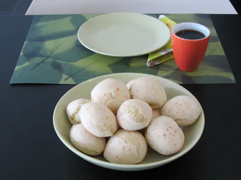 Kruščići sa sirom (pao de queijo)