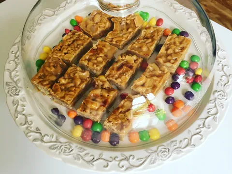 Cashew toffes