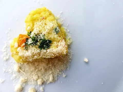 Rižoto sa tikvicama, kurkumom i parmezanom