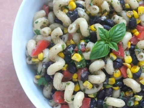 Iznenađujuće fina salata od tjestenine i graha