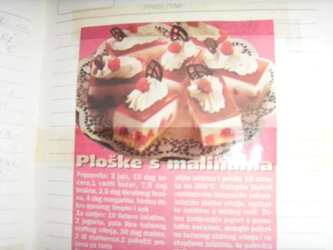PLOŠKE S MALINAMA