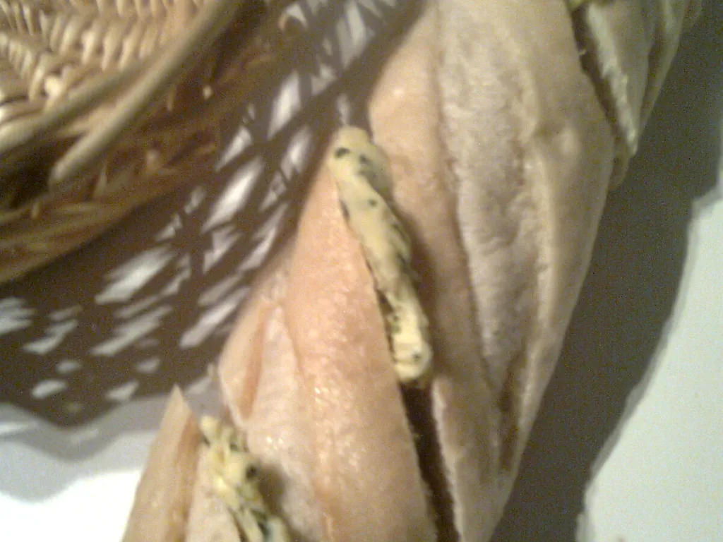baguette sa aromaticnim maslacem