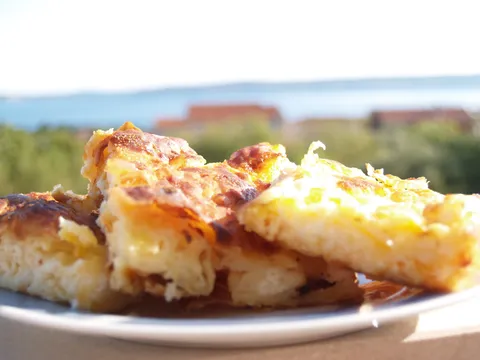 Pita sa svježim i krem sirom
