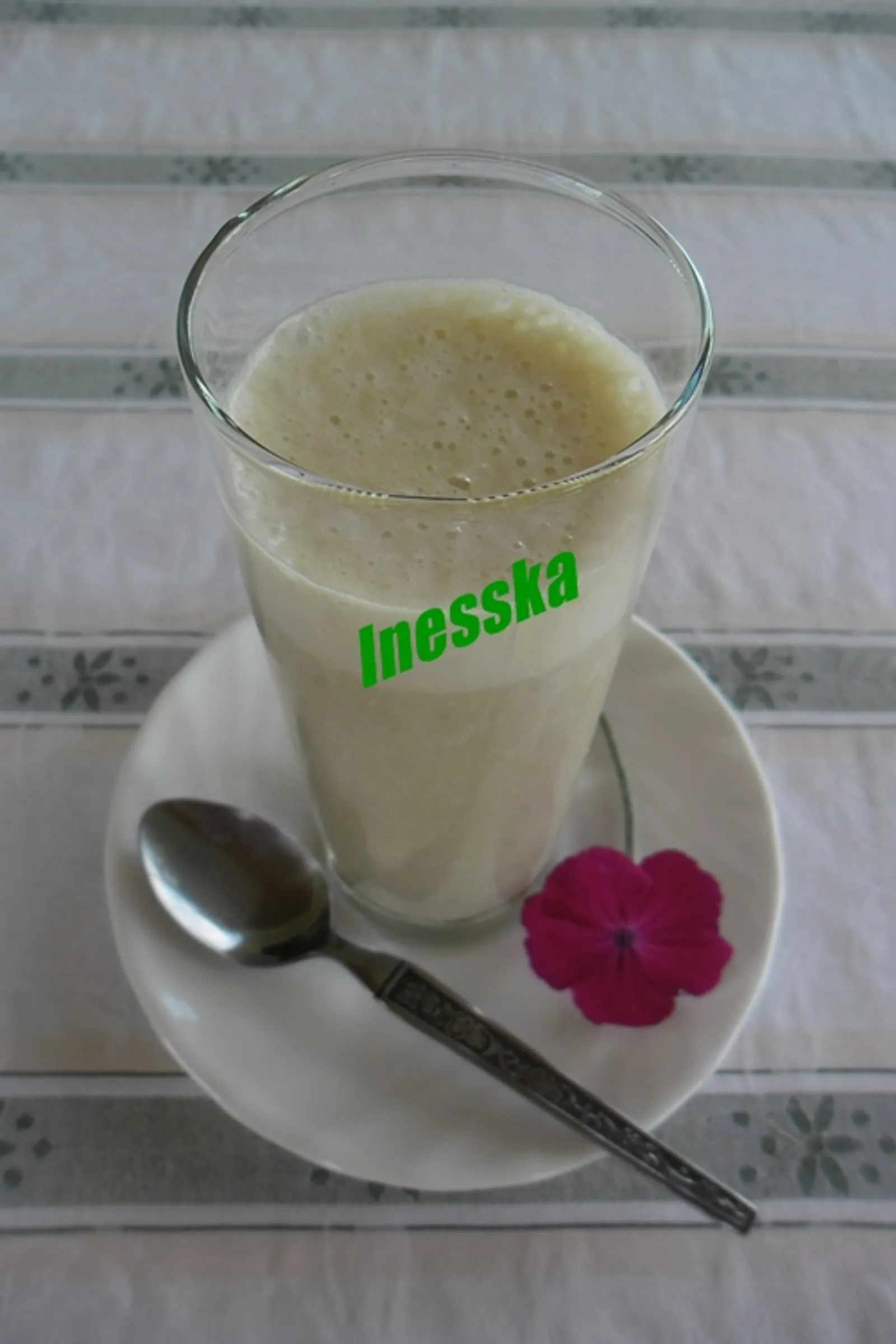 Shake it - Banana by Medo22