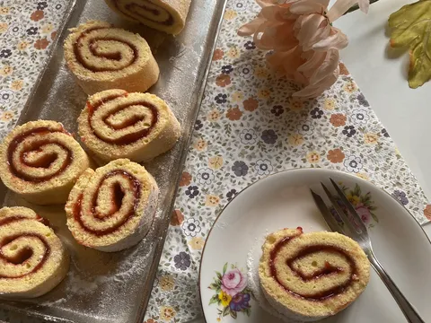 Rolat sa marmeladom od Jagoda 