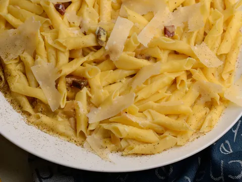 Carbonara sa šunkom i tikvicom