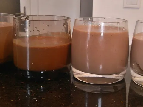 Kremasti (svileni) ''cheesecake'' u čaši