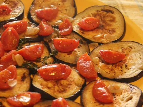 Posluživanje dekonstrukcije parmigiane od patlidžana