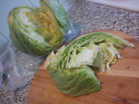 Eisberg salata >Ledena salata