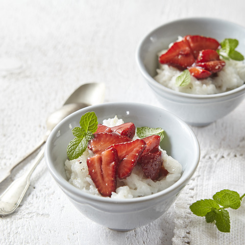 Kokosová rýže s marinovanými jahodami