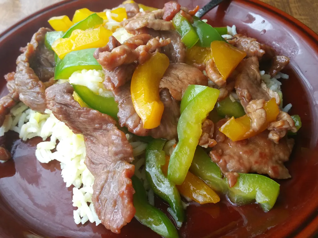 Stir fry sa filetom i paprikom