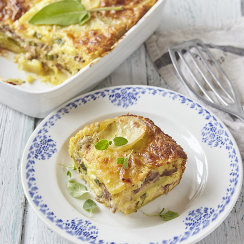 Zapečené smetanové brambory s hovězím a bylinkami