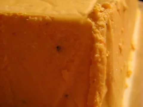 Krostini s pastetom od crvene lece i pecenih paprika