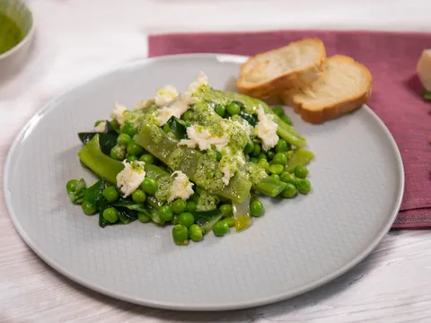 Proljetno povrće s pestom i mozzarellom