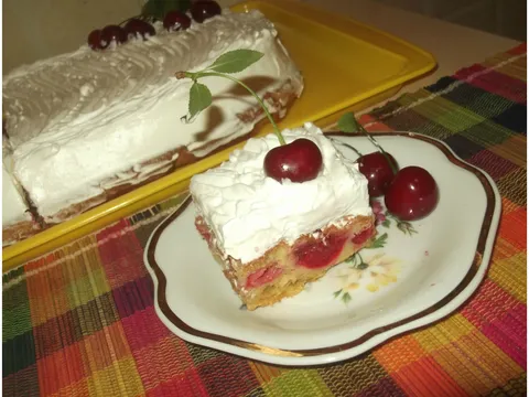KOLAČ OD SPELTINOG BRAŠNA SA VIŠNJAMA