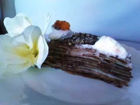 Tortica od palačinki sa kakijem i čokoladom