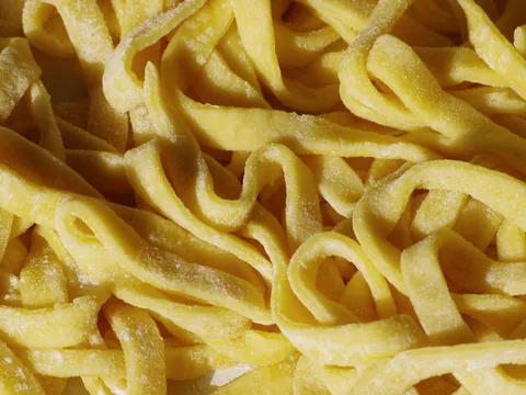 Domaće tagliatelle s jajima.