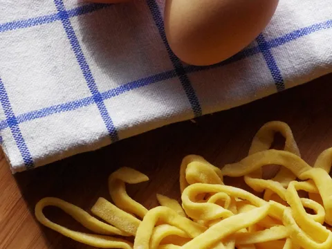 Domaće tagliatelle s jajima.