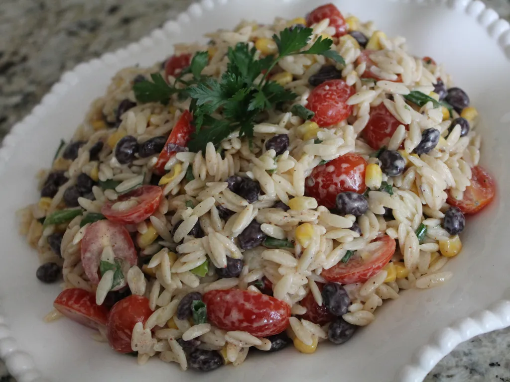 Orzo salata sa kremastim umakom