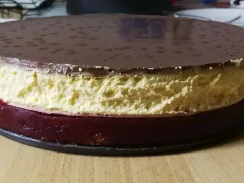 Torta sa višnjama i kremom od vanilije