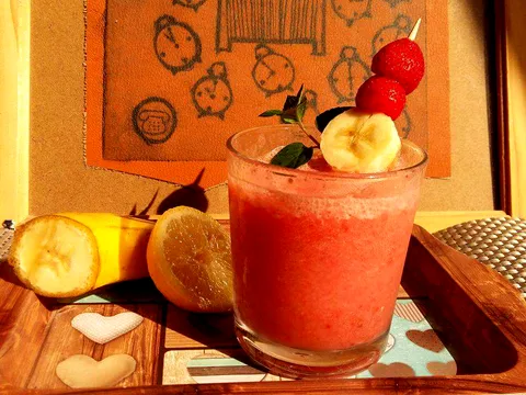 Jagodin smoothie s bananom