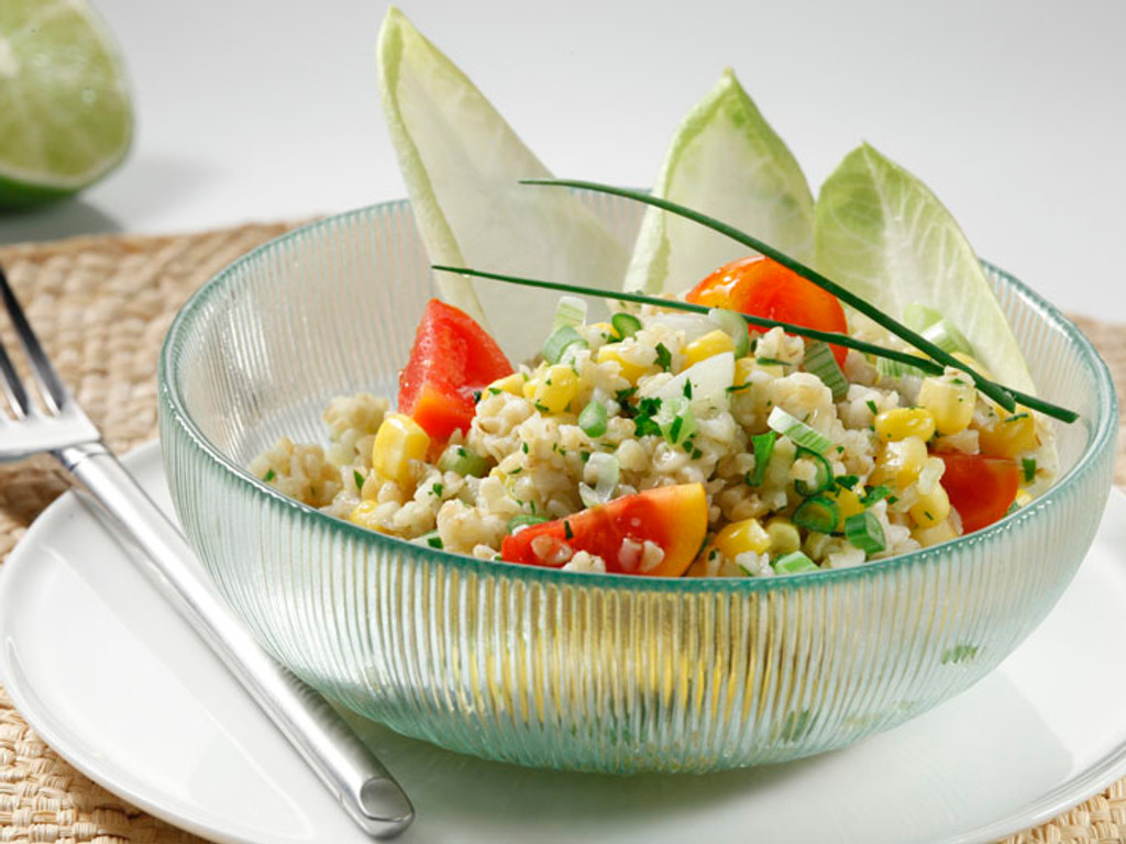 Salata s bulgurom, kukuruzom i rajčicom