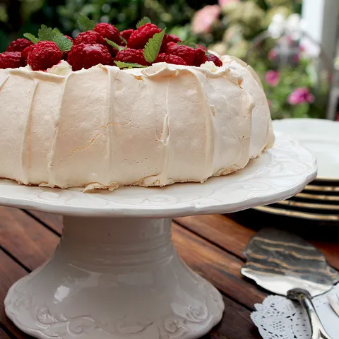 Pavlova sa malinama