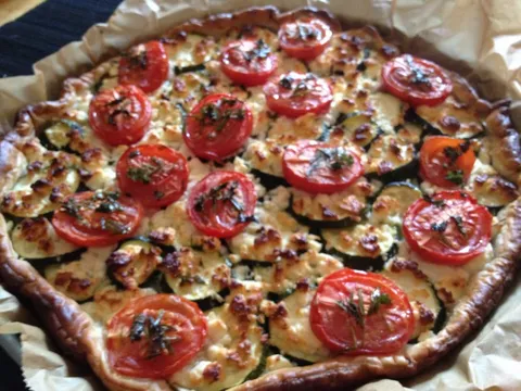 Tart od tikvica i paradajza