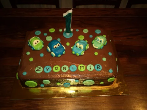 dekoracija od bijele čokolade :) torta za prvi rodjendan našeg malog Zvonimira!