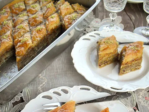 Baklava od pistaća i badema sa sirupom od kardamoma i pomorandže - dvazen