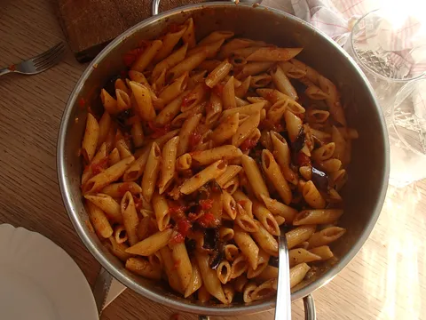 Pasta sa patlidžanom i paradajzom