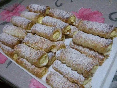 Rolice s kremom od vanilije