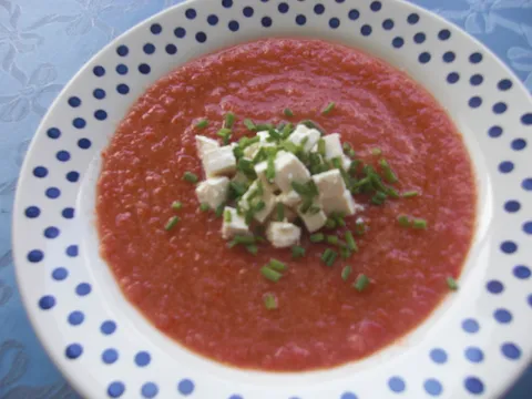 Gazpacho sa kozjim sirom