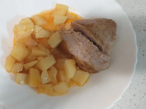 Svinjski odresci sa krompirom.