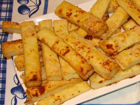 Slani štapići s parmezanom