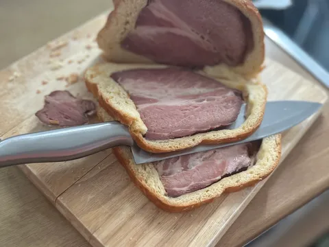 Šunkica u kruhu za Uskrs