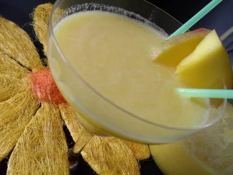 Mango-Orangen-Bananen-Drink
