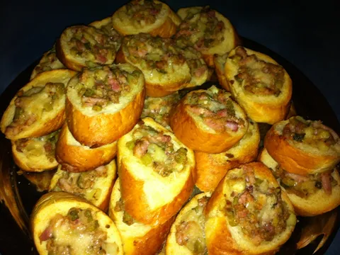 Bruschette s tunom i slaninom