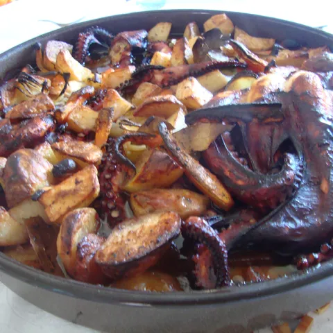 HOBOTNICA ISPOD PEKE