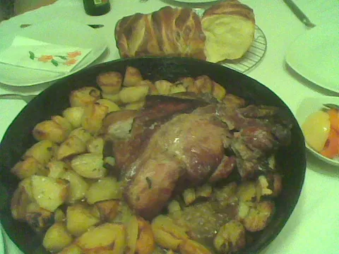 SVINJETINA ISPOD PEKE ( od moga kuma )