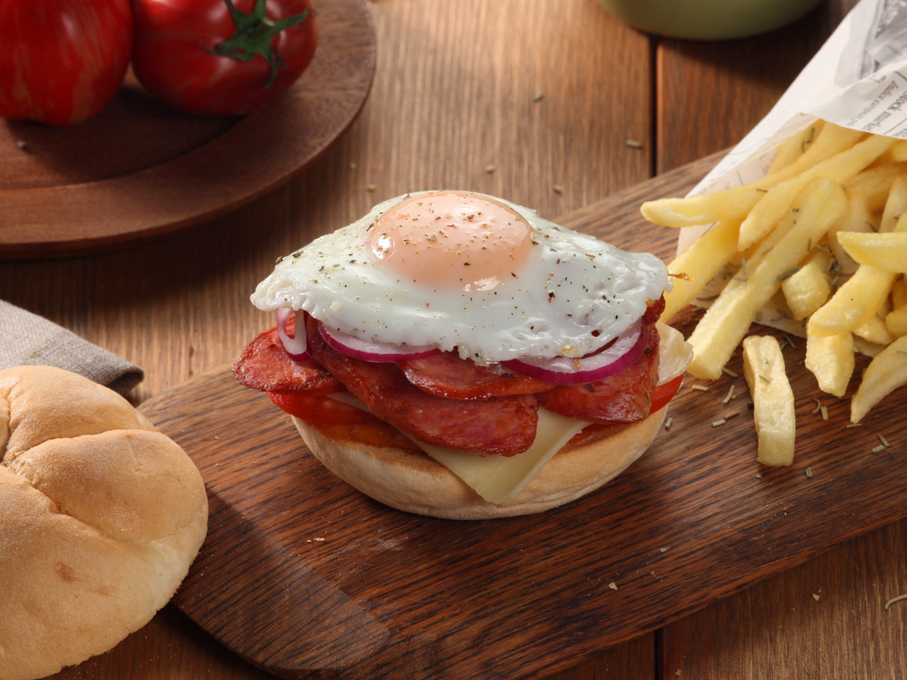 Klobásový burger