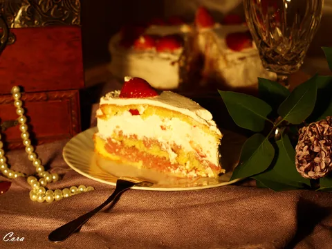 ღ Torta s jagodama ,bjelom čokoladom  i  pjenušcem