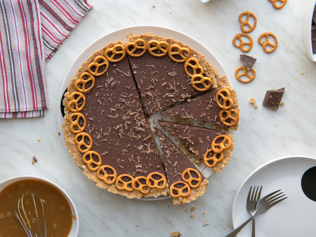 Kviki perec tart s karamelom i čokoladom