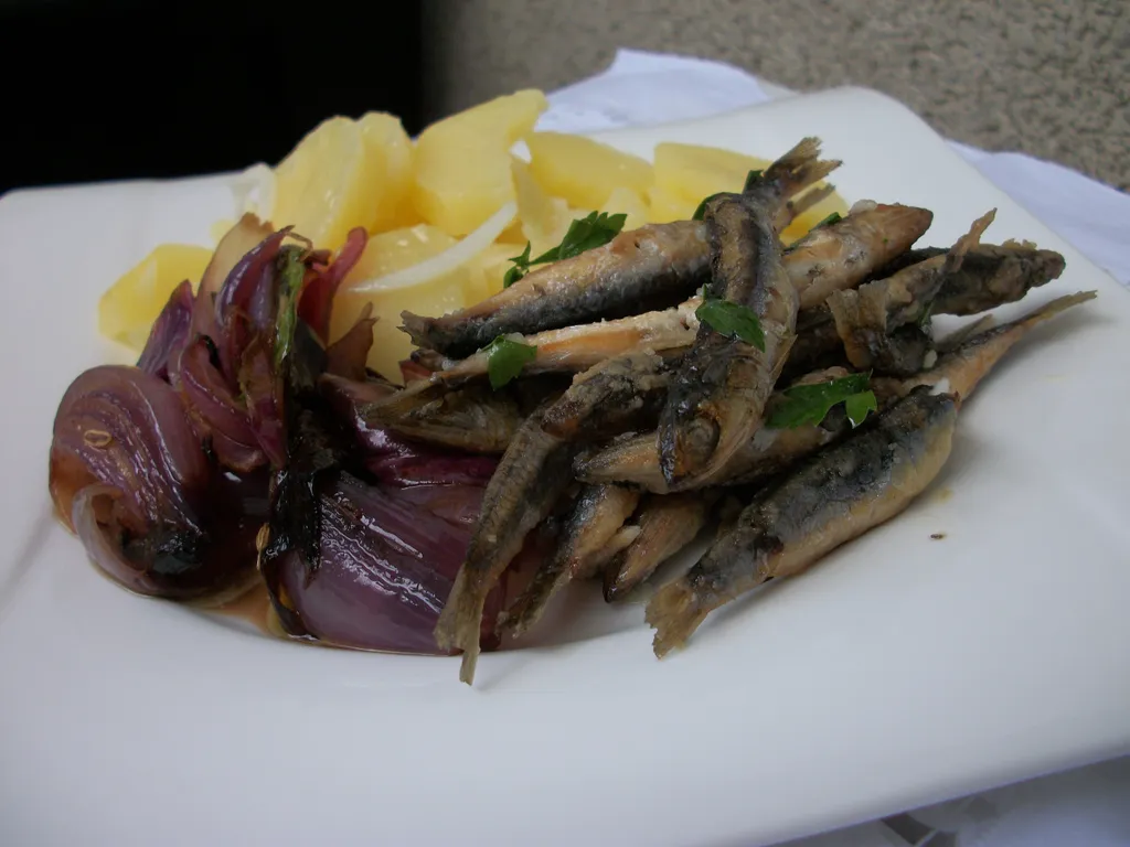 Salata ili prilog od pečenog crvenog luka