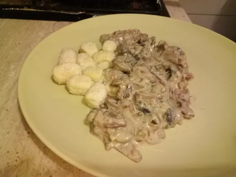 LCHF njoki sa gljivama I piletinom na bijelo
