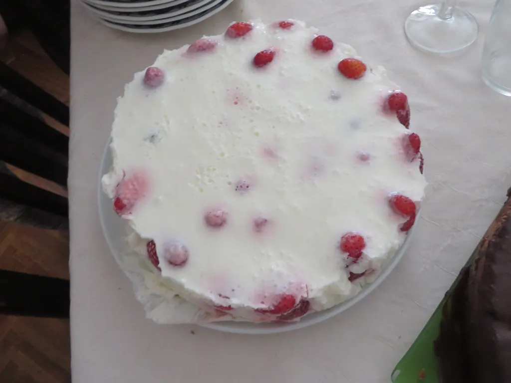 Torta od jogurta s jagodama