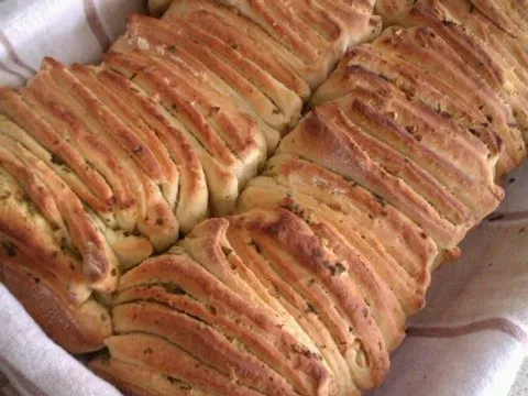Pull apart hleb sa začinama