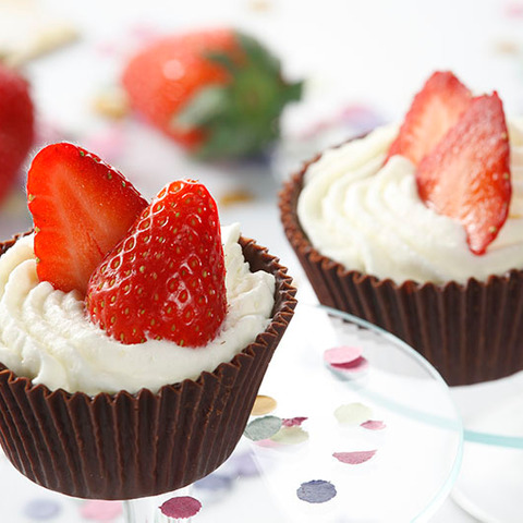 Čokoladne košarice z jagodami