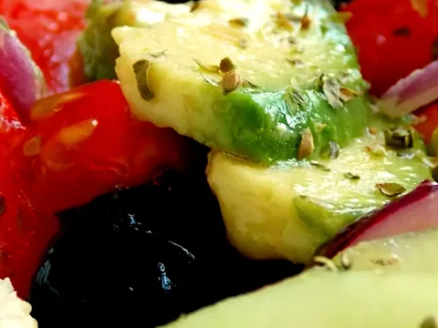Grčka salata sa avokadom